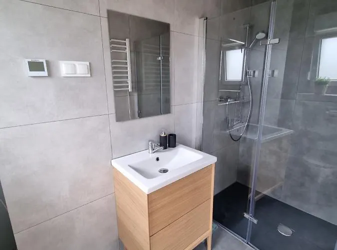 Baltic Lark 30m2 Z Ogrodkiem I Klimatyzacja 펜션 Gąski